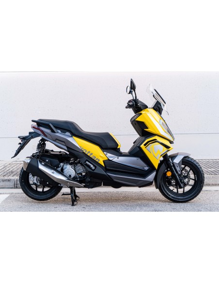Maxi Scooter Wottan Motor modello Strom-V 125cc